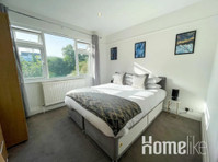 Beautiful Apartment In The Heart of Chelmsford - Apartments