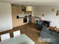2 Bed / 1 Bath nr Train station, with parking in Ipswich - آپارتمان ها