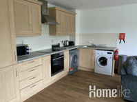 2 Bed / 1 Bath nr Train station, with parking in Ipswich - Апартаменти