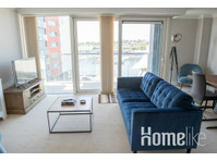 2 Bed / 2 Bath Waterfront Views with parking - Apartmány