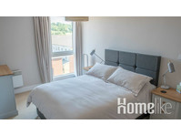 2 Bed / 2 Bath Waterfront Views with parking - 아파트