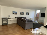 2 Bed Apartment with Quay View and Parking - Apartments