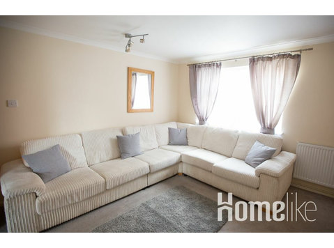Large 4 bedroom in central Ipswich - شقق