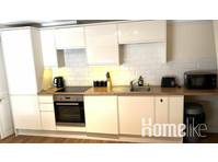 Two Bed - Two Bathroom Serviced Apartment - Ipswich - Апартмани/Станови