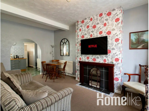 Comfortable townhouse a few miles from Durham City - Apartments