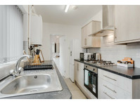 Flatio - all utilities included - VICHY Stays- Strathcona… - Vuokralle