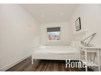 Modern 1 bedroom apartment in Liverpool City Centre - شقق