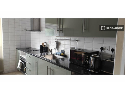 3-bedroom apartment for rent in Garforth, Leeds - Apartments