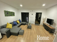 4-Bed Luxury Townhouse with parking - 公寓