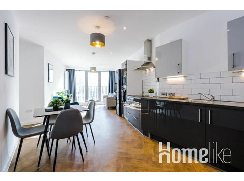 Bright 2 Bedroom City Apartment - Roof Terrace - Gym -… - Apartments