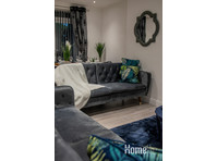 Comfy Spacious 3 Bedroom House - Apartman Daireleri