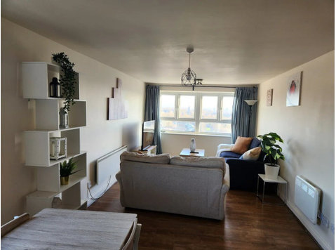 Highclere Avenue, Salford - Appartements