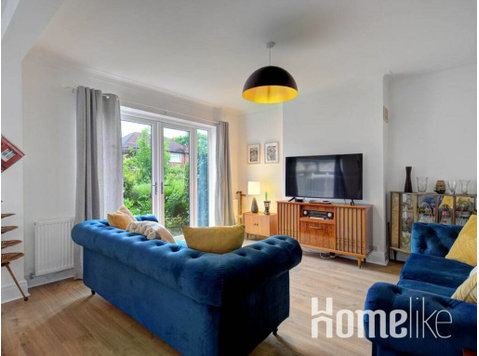 Stunning Stylish Family Home - Apartments