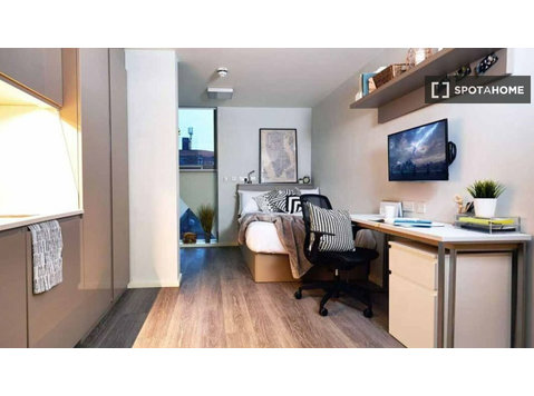 Studio apartment for rent in Manchester, Manchester - شقق