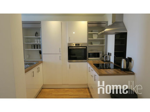 Two Bedroom Serviced Apartment in Salford - Appartementen