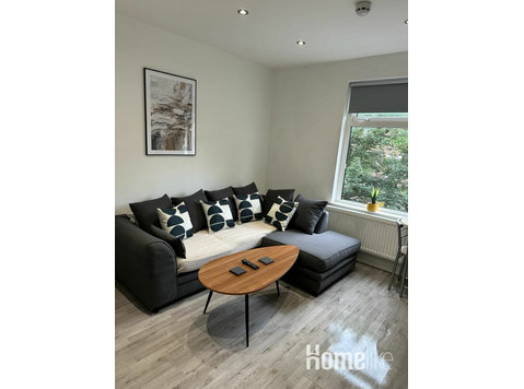 Modern 2 Bed City Centre Apartment - Apartments