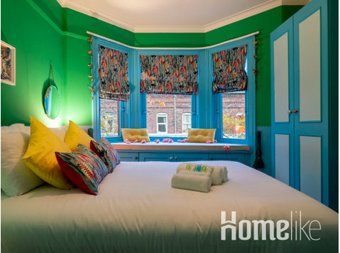 Colourful, Quirky Artist-Owned 3 Bed Next to Cafes - Апартмани/Станови