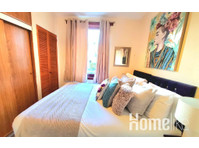 2 bed apartment by Sensational Stay Serviced Accommodation - アパート