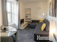 Bright, modern apartment is a five-minute walk from Dundee… - Apartamentos
