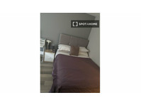 Room for rent in 3-bedroom penthouse apartment - Izīrē