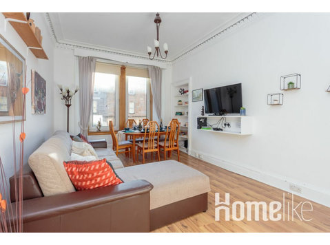 Beautiful 3Bed Pitt St. Apartment - FREE Parking - Apartments