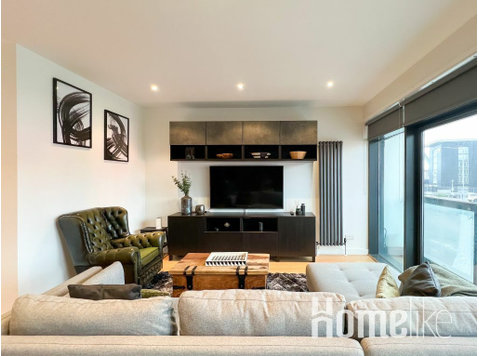 Lovely 2 Bed Duplex Apartment with Hydro Views - 아파트