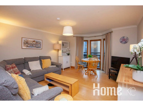 Lovely 3 bedroom Finnieston flat with Parking - Apartments