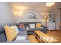 Lovely 3 bedroom Finnieston flat with Parking - דירות