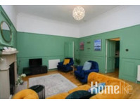 Lovely spacious 2 Bed Flat - Apartments