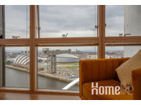 Rare Top Floor Duplex Overlooking the River Clyde - Apartamentos