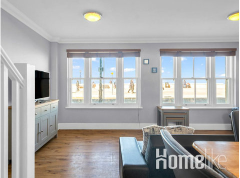Pass the Keys | Sunset Cottage Luxury Home On The Seafront - Apartments