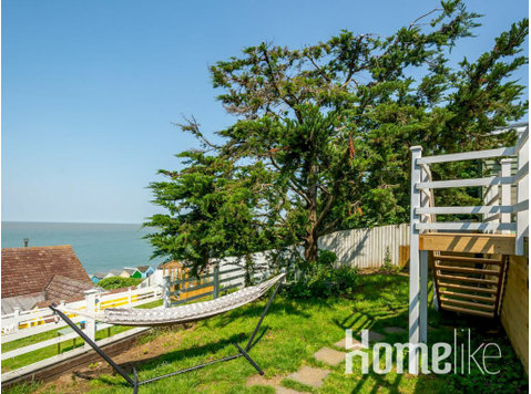 The Beach Treehouse! A Splendid Tranquil Retreat - 아파트