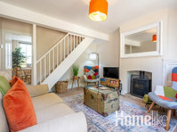 Charming 2 bed cottage with parking in Canterbury - דירות