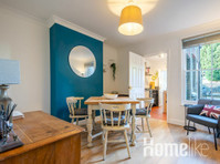 Cosy terrace within city walls ideal for exploring - Apartments