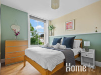 Perfect 1-bed base in Canterbury with Parking - شقق