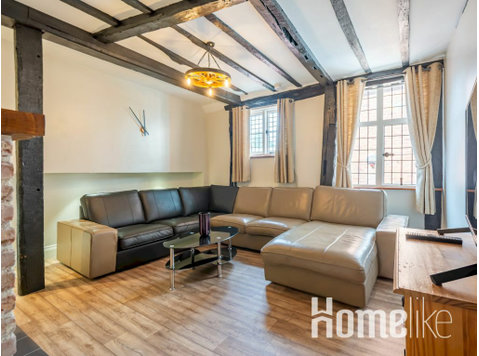 Renovated Apartment in the Centre of Canterbury - شقق