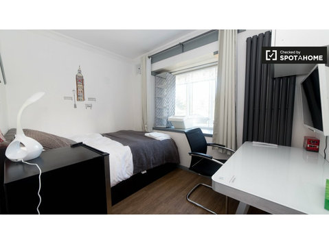 Chambre spacieuse dans un appartement partagé à Tower… - À louer