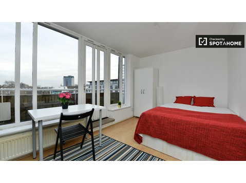 Bright room in 4-bedroom flatshare in Kensington, London - برای اجاره