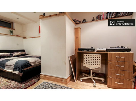 Gemütliches Zimmer in einer 6-Zimmer-Wohnung in Hackney,… - Zu Vermieten