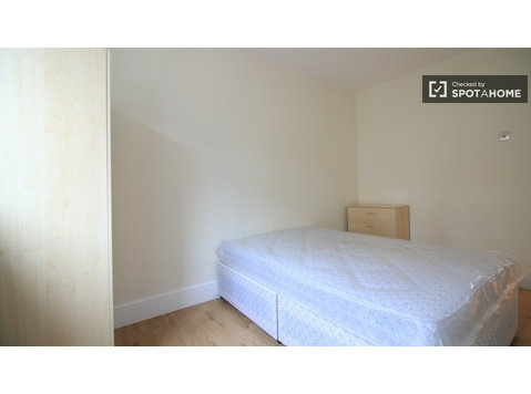 Decorated room in shared flat in Southwark, London - Na prenájom