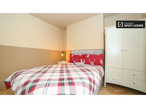 Double room for rent, 3-bedroom apartment, Battersea, London - Na prenájom