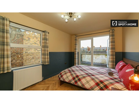 Quarto de casal para alugar, apartamento de 3 quartos,… - Aluguel