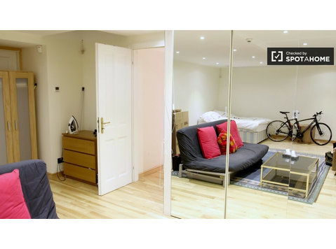 Bom quarto em apartamento compartilhado em Acton, Londres - Aluguel