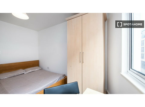 Quarto para alugar em apartamento de 3 quartos em… - Aluguel