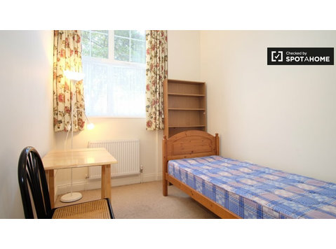 Quarto para alugar em casa de 3 quartos, Willesden, Londres - Aluguel