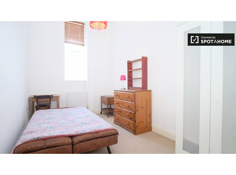 Room for rent in 3-bedroom house, Willesden, London - Za iznajmljivanje
