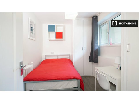 Zimmer zu vermieten in 4-Zimmer-Wohnung in Tower Hamlets - Zu Vermieten