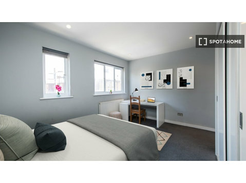 Zimmer zu vermieten in 4-Zimmer-Wohnung in London - Zu Vermieten