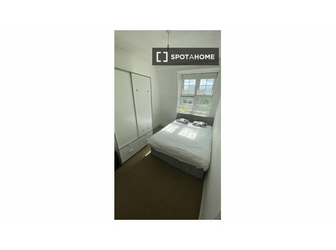 Zimmer zu vermieten in 4-Zimmer-Wohnung in London - Zu Vermieten
