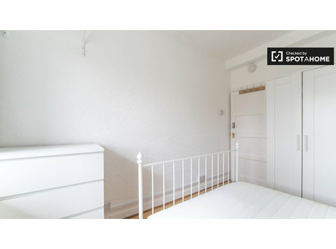 Room for rent in 4-bedroom flat in Shoreditch, London - For Rent